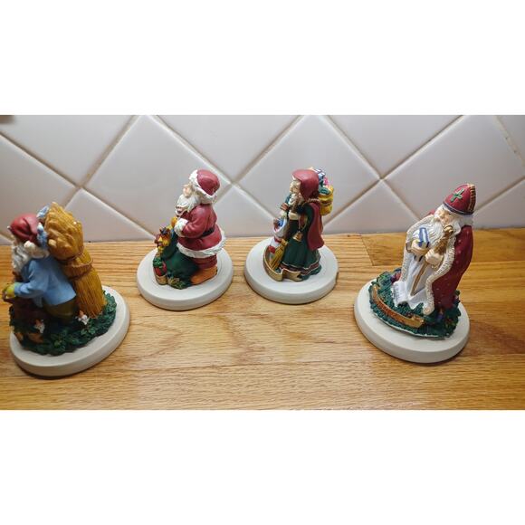 Ellie’s Kitchen Christmas Cookie Press 4 pc Santas Of The World W/ Certificates - Picture 4 of 16